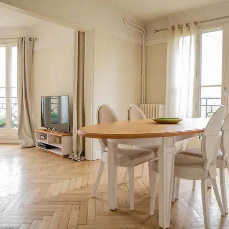 Romantic Nest Paris