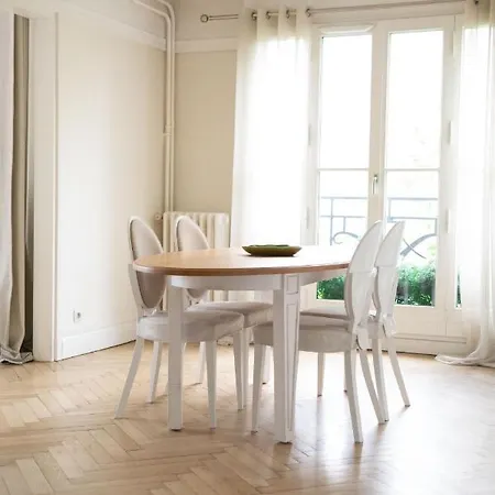 Romantic Nest * Paris