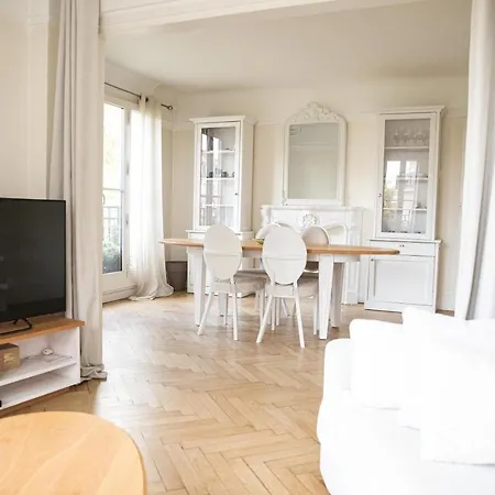 Romantic Nest Apartment