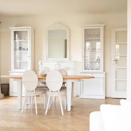 Romantic Nest * Paris