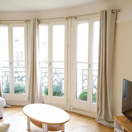 Romantic Nest * Paris