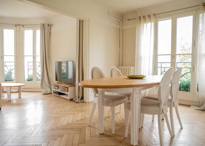 Romantic Nest Paris