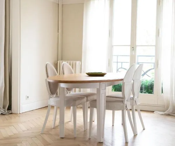 Romantic Nest * Paris